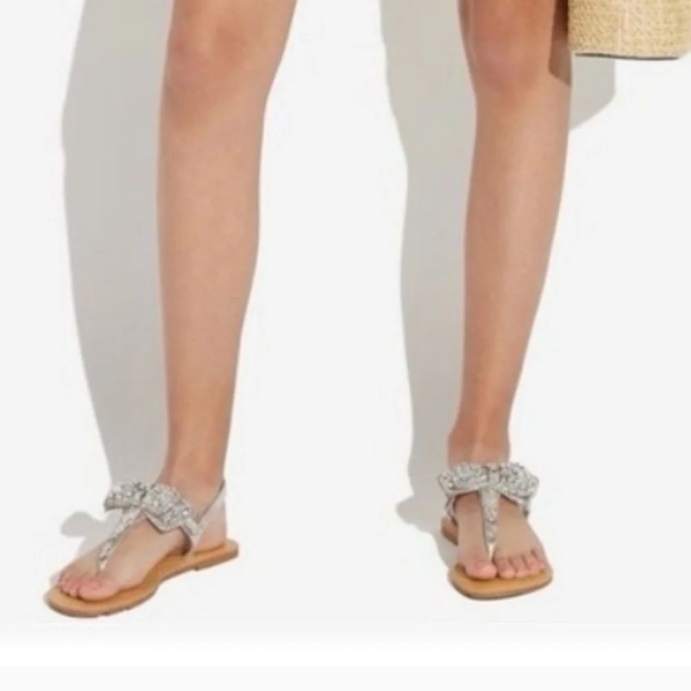 BRAND NEW FOREVER BOWNOT RHINESTONE ELEGANT ROUND TOE SANDALS